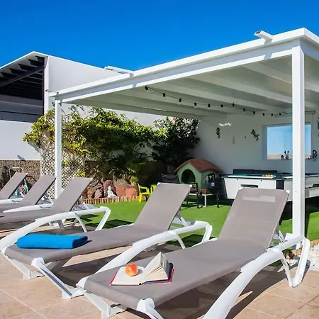 Mario Lanzarote Villa