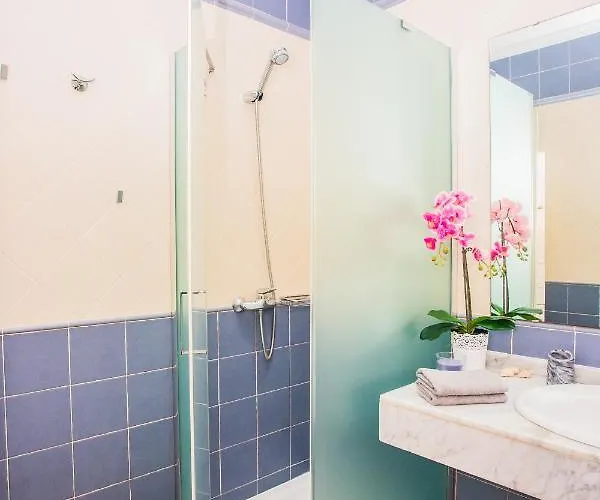 Mario Lanzarote מלון